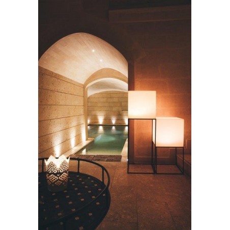 Vaso luminoso moderno di design 40x40 H40 in polimero resistente con LED multicolor per interno ed esterno - Made in Italy - Monacis