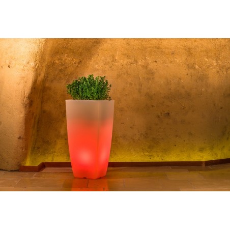 Vaso luminoso alto moderno di design 39x39 H90 in polimero resistente con LED rosso per interno ed esterno - Made in Italy - Monacis