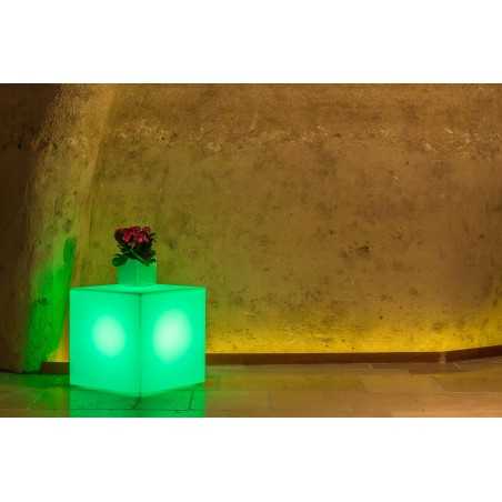 Lanterna cubo moderno d’arredo luminoso di design 40x40 H40 in polimero LED verde resistente per interno ed esterno - Made in Italy - Monacis