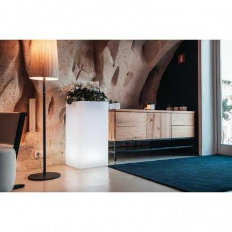 Vaso luminoso alto moderno di design 40x40 H80 in polimero resistente con LED multicolor con bateria per interno ed esterno - Made in Italy - Monacis