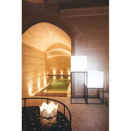 Lanterna cubo moderno d’arredo luminoso di design 40x40 H40 in polimero LED multicolor resistente per interno ed esterno - Made in Italy - Monacis