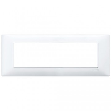 14657.01 7-module plate in Plana white