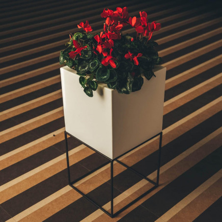 Supporto portavaso in acciaio verniciato 40x40 H40 per vasi design indoor e outdoor - Monacis