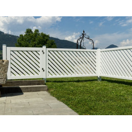 Recinzione in legno bianco...